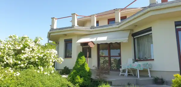 Eladó családi ház, Budakeszi 5 szoba 340 m² 380 M Ft