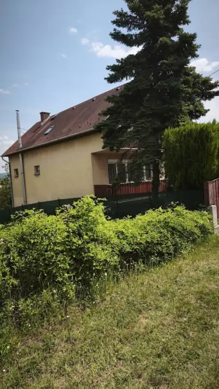 eladó családi ház, Perbál