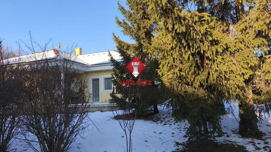 eladó családi ház, Tök