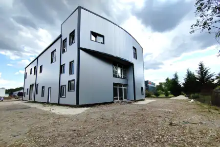 eladó ipari ingatlan, Sóskút