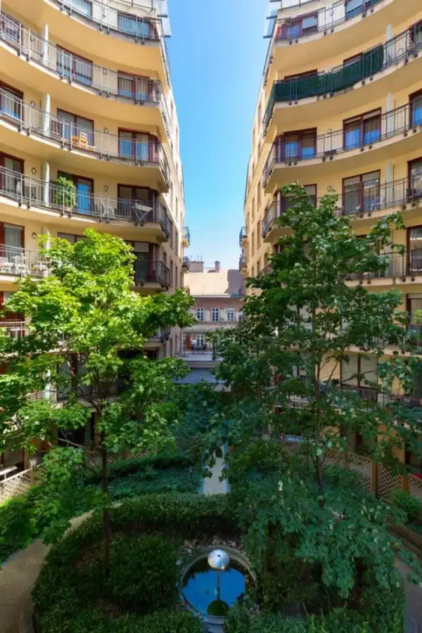 Eladó téglalakás, Budapest, VI. kerület 2 szoba 55 m² 118.11 M Ft