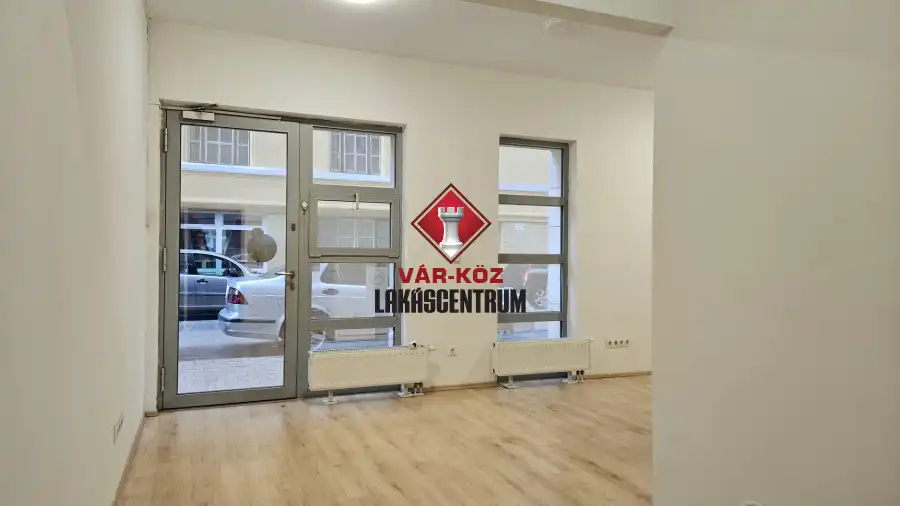 eladó újszerű iroda földszinti, utcai, Budapest, IX. kerület